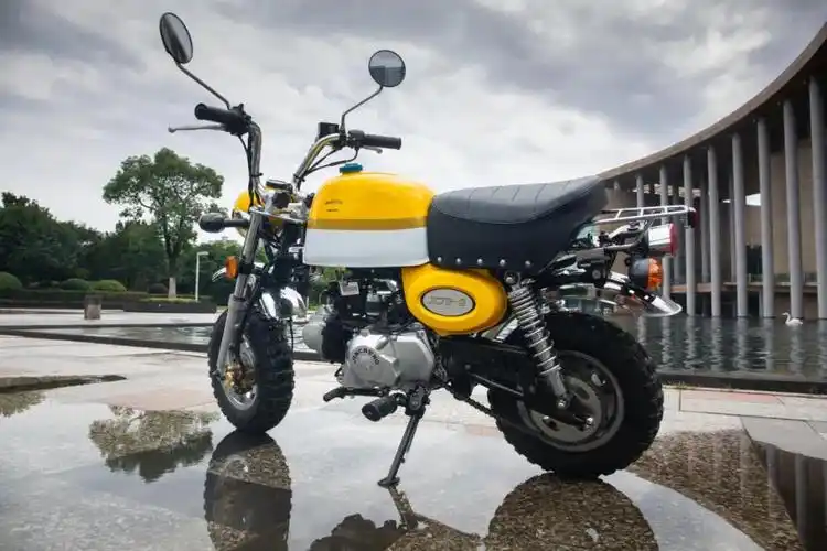 这辆金城的小金童jc70,应该是我有史以来测评过,最小的摩托车了,排量