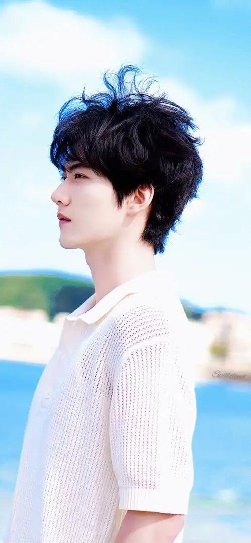 ⚪︎想看海 看日落 和你*周柯宇这组很适合做头像壁纸#周柯宇