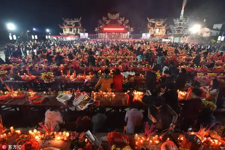 蔚为壮观!福建数千人列方阵集体拜"天公"(3)