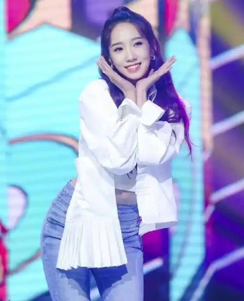 原创女明星有多没分寸感张雪迎秦俊杰同喝一碗汤鬼鬼要杜江亲额头