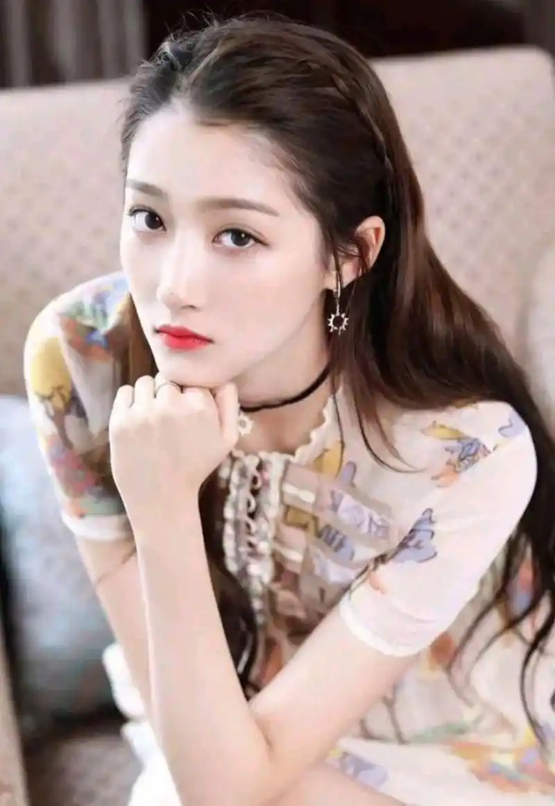 关晓彤近照高清版,太迷人了.