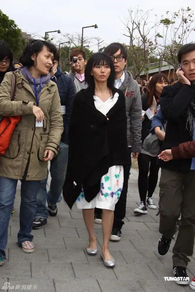 p>孙燕姿(stefanie sun),1978年7月23日出生于新加坡,祖籍中国广东省