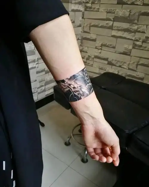 臂环纹身图片_手臂纹身图案