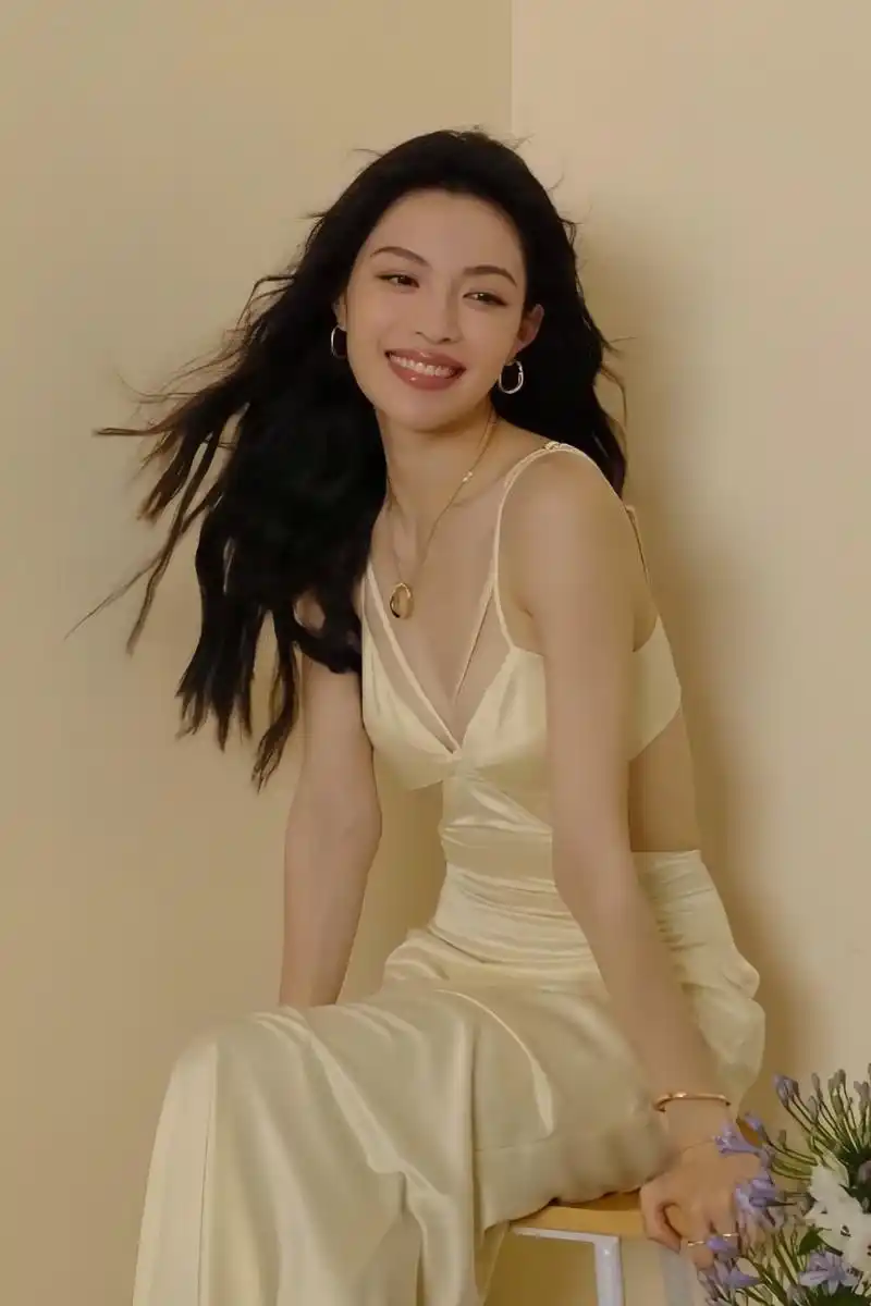 成名于冯小刚电影《芳华》 居然是知名珠宝品牌大使!