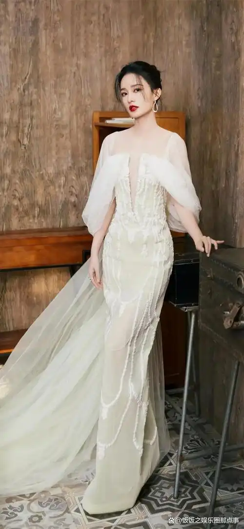 李沁性感写真壁纸,让你心跳加速!