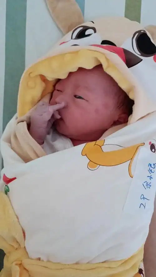 最萌新生儿 #出生第一 - 抖音