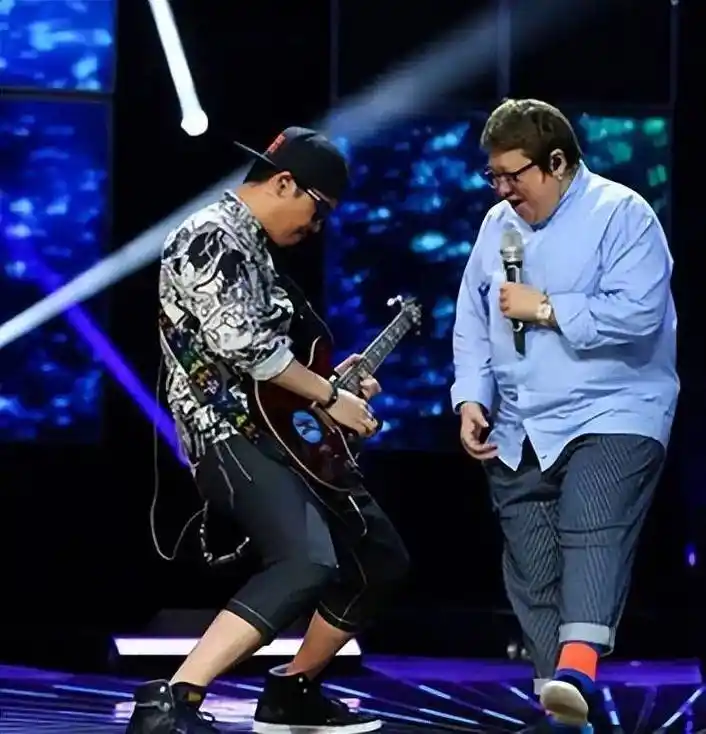 韩红官宣新男友?曾被曝与许志安当街热吻,与王菲爱同一个男人?