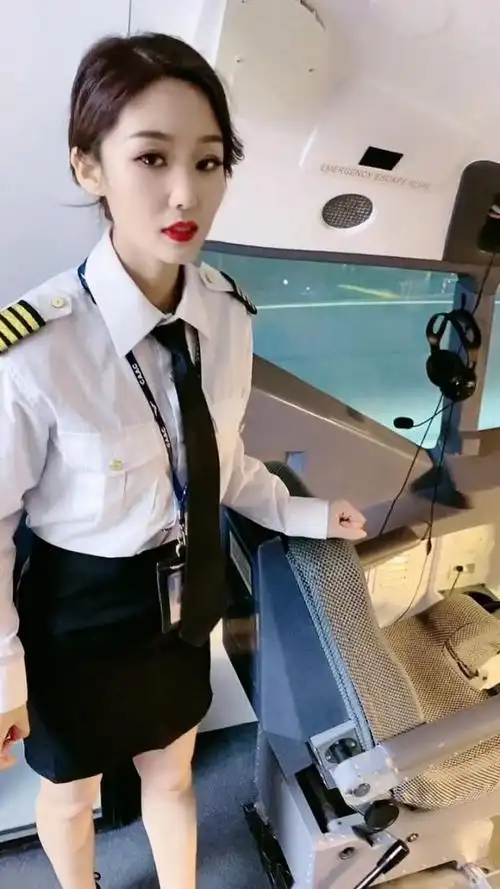 美丽动人心魄的女机长起飞啦