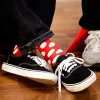 穿着万斯鞋的男生头像_微信头像图片大全