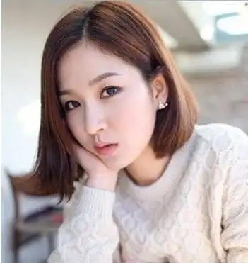 短头发中分发型图片女头像
