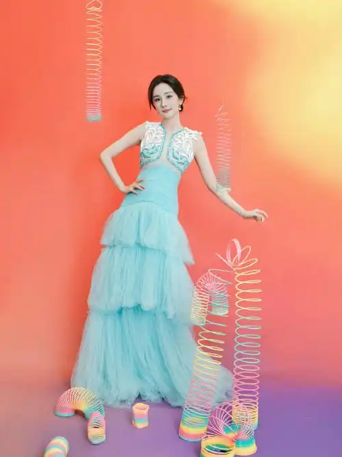 愿你拥有一个充满活力的美妙一天噢～    早安,@杨幂  早安,蜜蜂宝宝