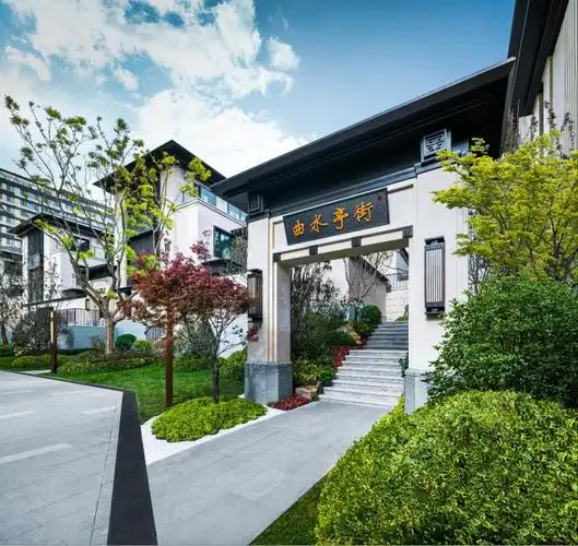 龙湖景粼原著国院已成盛景耀门庭