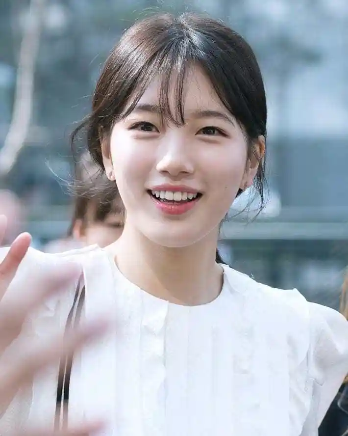 裴秀智素颜高清未修图,皮肤嫩"出水",两男神都被"撩走"