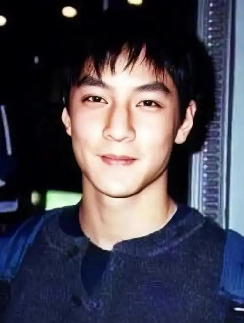 谁能拒绝年轻时的吴彦祖呀