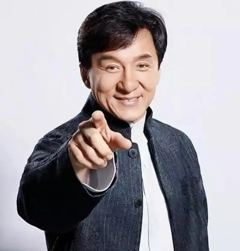 "  其实成龙一开始不姓成也不姓房,而是