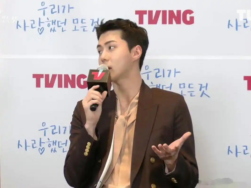 吴世勋为拍mv剪短头发#吴世勋寸头也太帅了吧,真的很难不爱