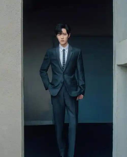 原创183cm肖战,穿"半永久"西装,不愧是顾医生!