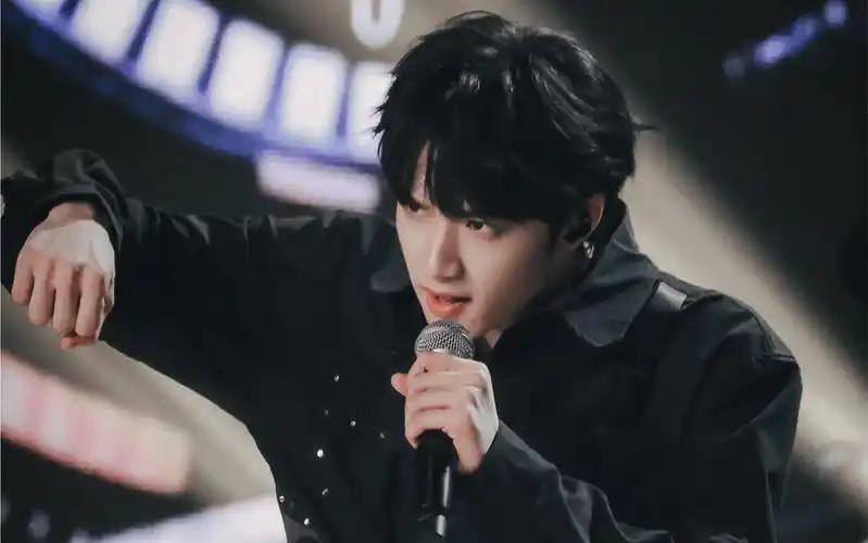 16岁男高生舞台猎杀时刻!tmea时代少年团刘耀文男儿歌4k高清直拍