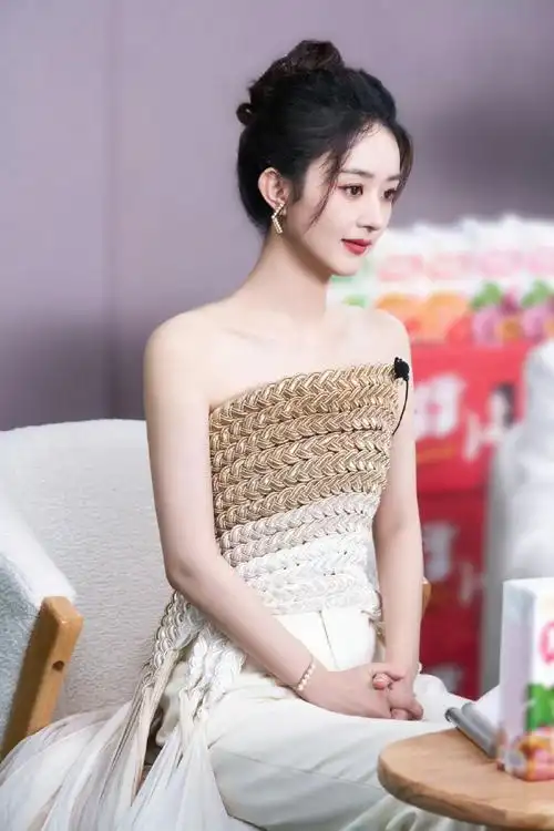 赵丽颖胎毛刘海#赵丽颖七月行程图好美!