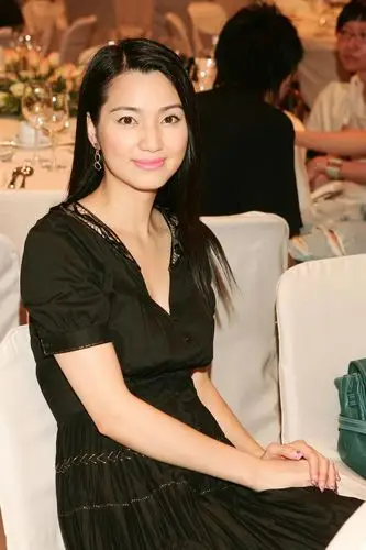 洪欣昔日年轻旧照 网友:这么美真少见