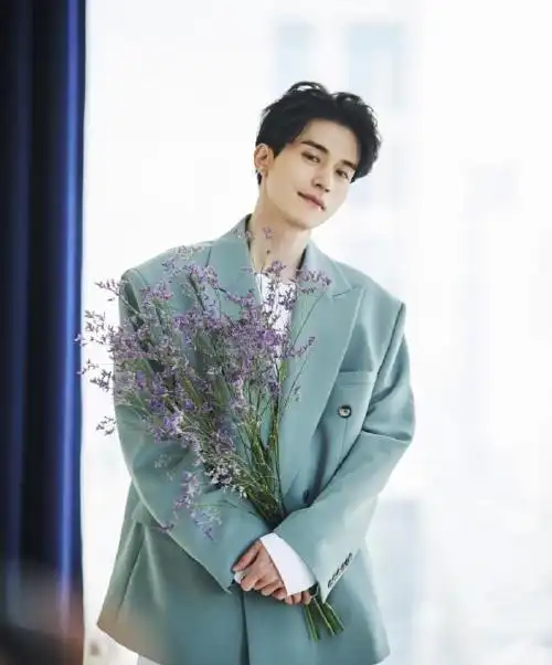 李栋旭个人写真