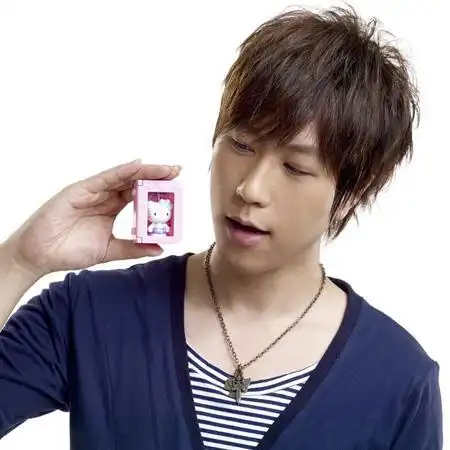 请问,五月天,十万人出头天演唱会,阿信的发型,怎么和理发师表达?