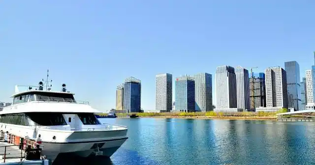 天津市滨海新区虽然稍显冷清,但摩天大楼已经有了世界级城市效果