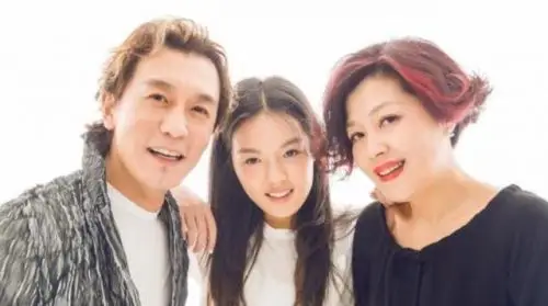 李咏女儿出书什么情况李咏女儿出书书名叫什么李咏生前已看过