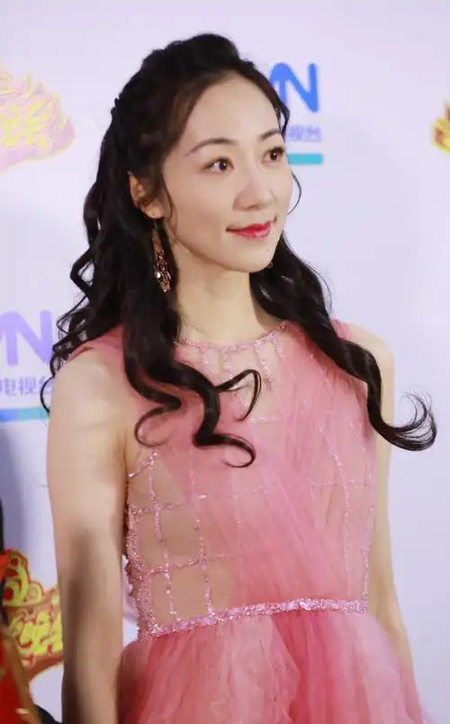 原创韩雪的百变穿搭真正的冻龄女神造型时尚尽显魅力