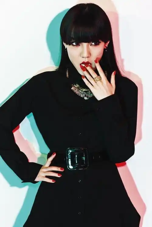 吴莫愁,1992年出生于黑龙江省齐齐哈尔市,是中国内地流行乐女歌手