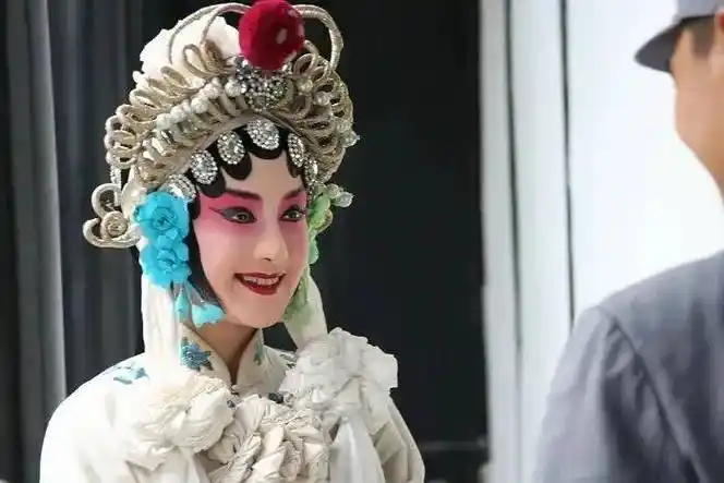 再到《新萧十一郎》中,李依晓饰演了风四娘,一代江湖侠女,在儿女情长