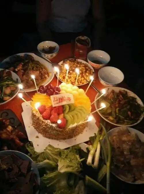 妈过生日我送她一万的红包她乐开花回家老公送我离婚证