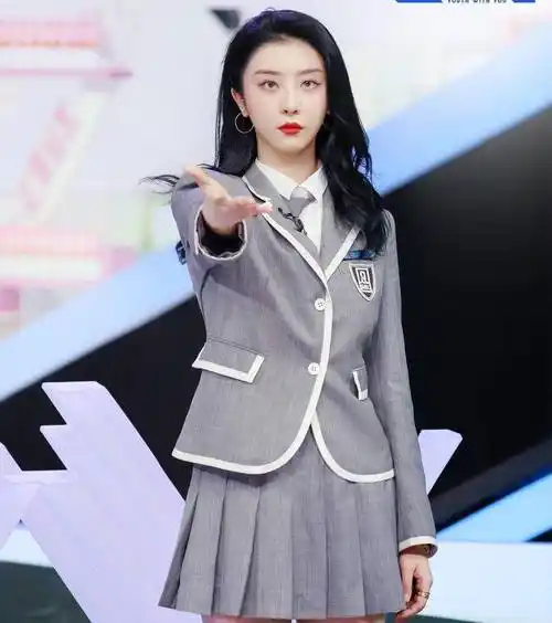 钱,现在有钱才能当明星,看完惊呼贫穷限制想象力_赵小棠_虞书欣_乔欣