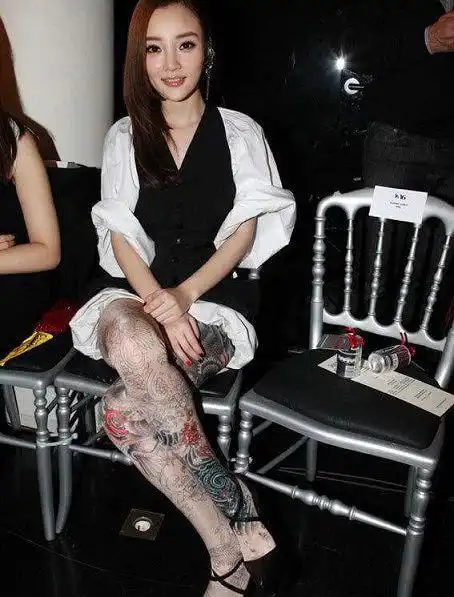 当女星纹上大花臂谭维维霸气范晓萱最个性但都输给了她