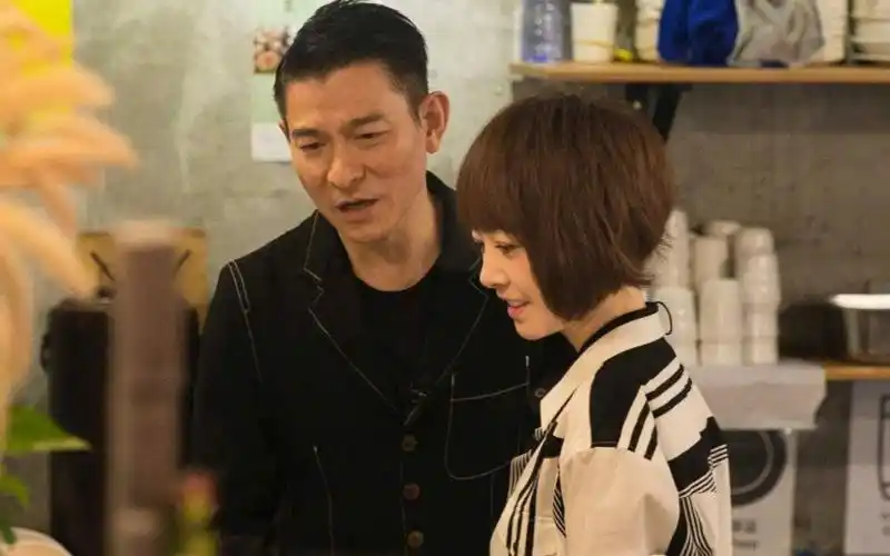 刘德华请鲁豫吃饭看到桌上的饭菜网友打脸半个娱乐圈