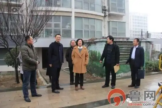 鲁南技师学院院长相启荣到金华社区开展"双报到"志愿服务活动