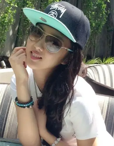 从而有网友怀疑张翰博文中所提到的"帆"应该就是他当时的女朋友张帆.