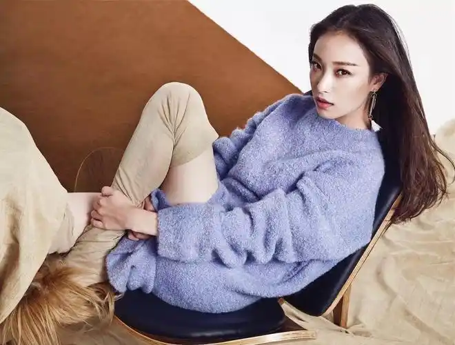 倪妮演绎毛衣高级感穿搭,慵懒简约迷人吸睛,淡妆出镜气色佳