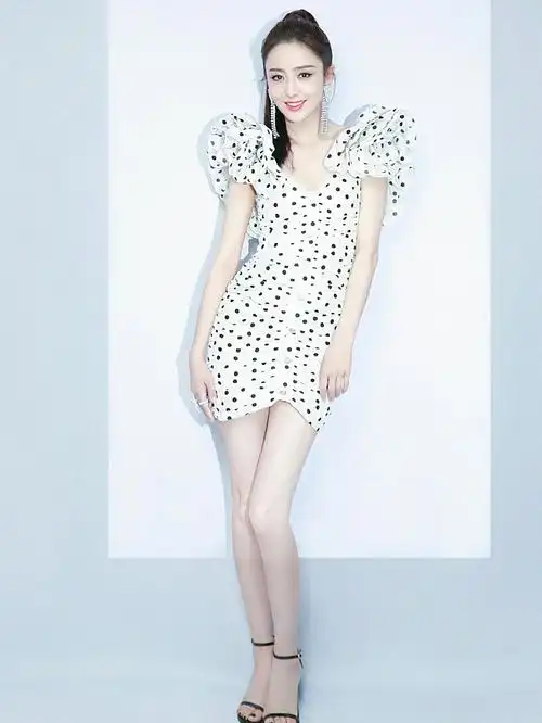 晒出你的"女团腿"