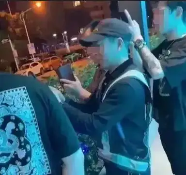 厦门路虎车内不雅视频被疯传那些喝醉酒的女生你可长点心吧