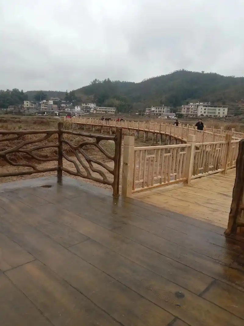 小溪河岸边碧草茂密,大树成荫乘凉,儿时伙伴们的天堂,夏天河里 - 抖音