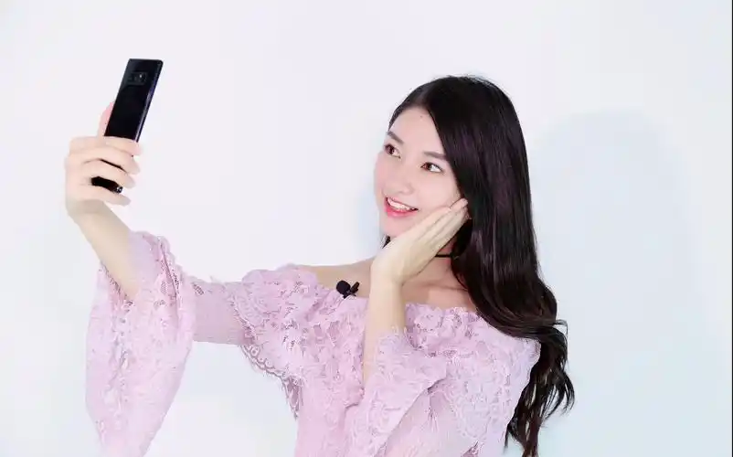 美女测评三星note8全视曲面屏美如画还暗藏这些黑科技