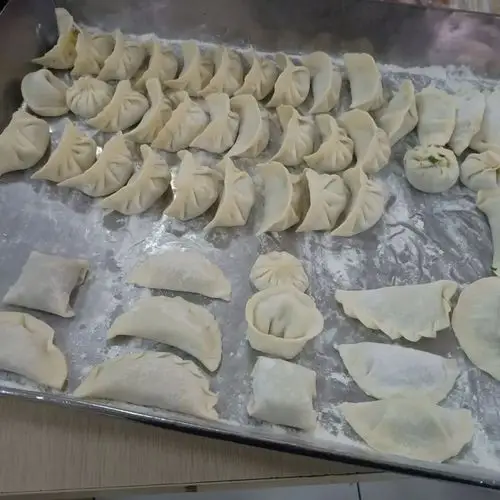 校学生会举行弘扬传统情暖冬至包饺子主题活动