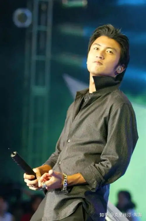 谢霆锋代言华为mate x5,动作片一样的"锋行任务"广告帅爆了