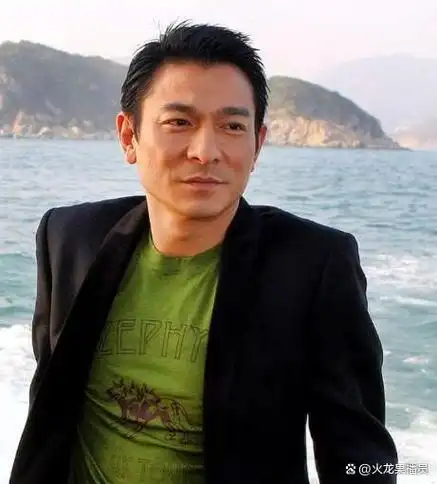 传62岁刘德华再做爸爸!华仔仅三字回应,评论区祝福满天飞