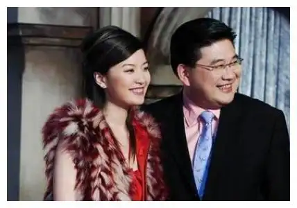 上海主持曹可凡与妻子结婚23年恩爱如初儿子成功减掉15斤