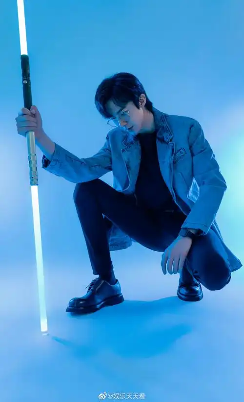 78刘宇宁新剧《做自己的光》开机路透～恭喜演员宁解锁现代剧新角色