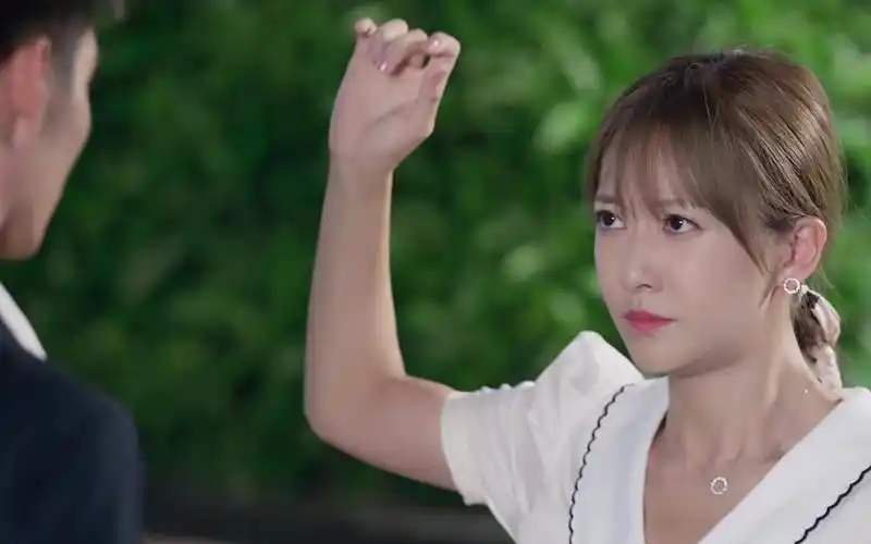 他在逆光中告白:历腾控制不住自己对阮念初的爱意,热吻阮念初