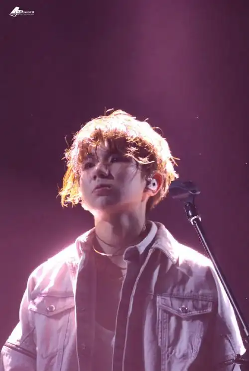 王源超话未成年进行时,一起来嘟嘟嘴    #王源看我们如何相遇vlog