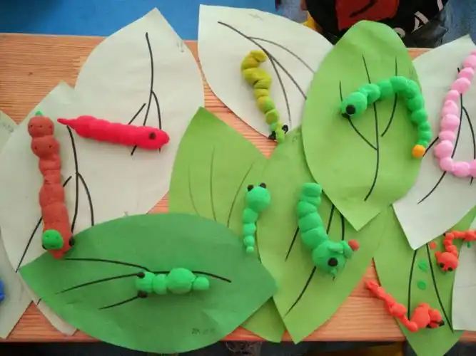 宝都街道三和幼儿园小班创意美术作品《毛毛虫诞生记》